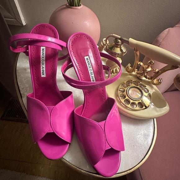 Manolo Blahnik - Picture 6 of 9